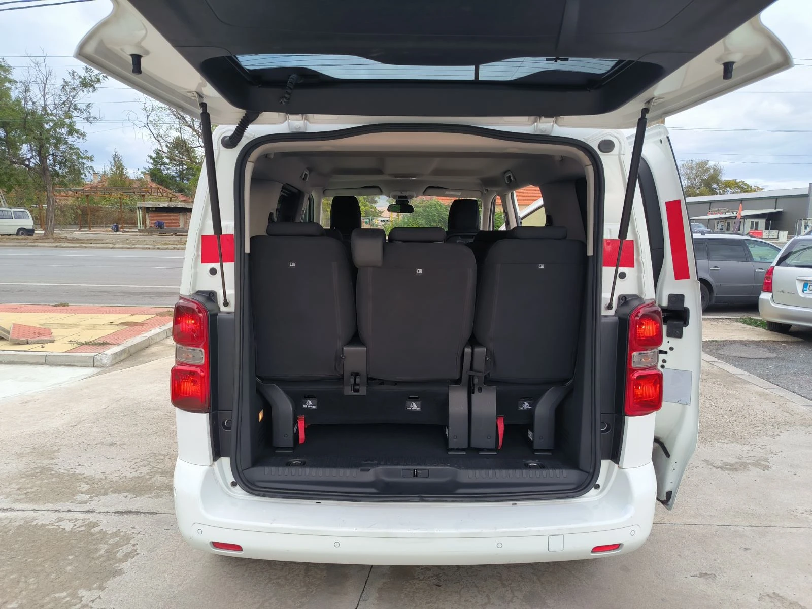 Peugeot Traveler 1.6d-Navi-Kamera-8m-6sk-Euro-6B | Mobile.bg   11