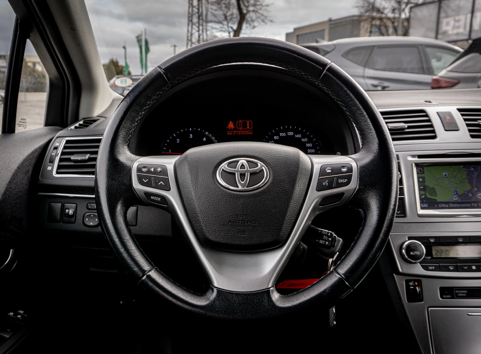 Toyota Avensis 2.0D-4D КОЖА | ПОДГРЕВ | КАТО НОВА | С ГАРАНЦИЯ! - изображение 10