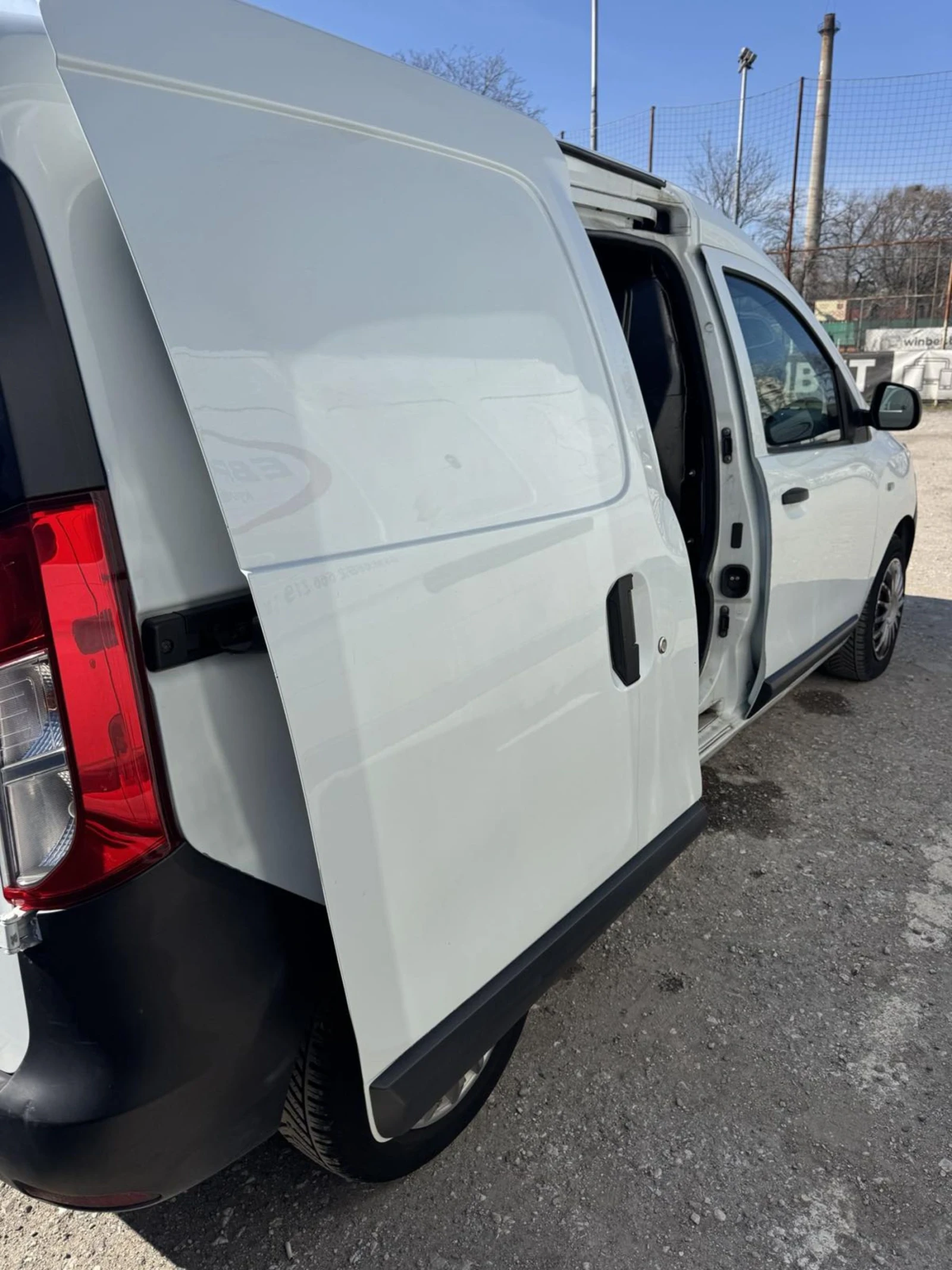 Dacia Dokker, снимка 13 - Автомобили и джипове - 53797272