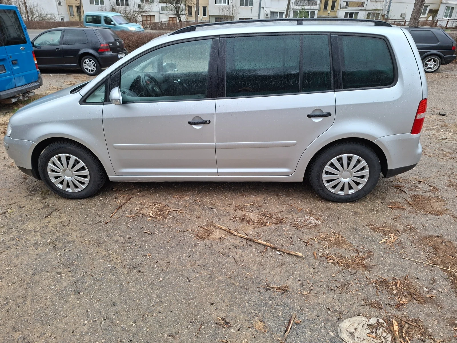 VW Touran, снимка 4 - Автомобили и джипове - 53912115
