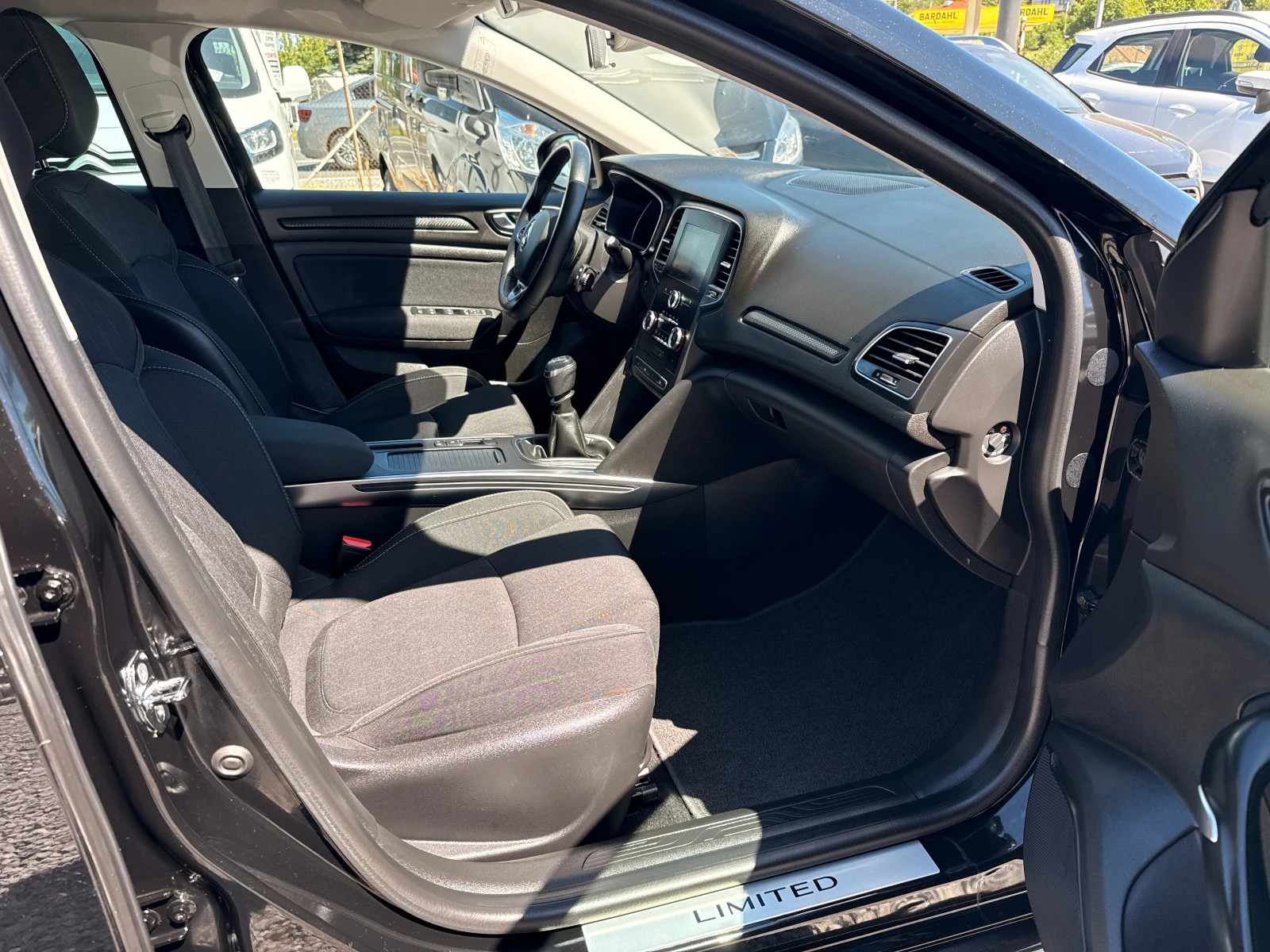 Renault Megane 1.3TCe LIMITED EURO6 TUV GERMANY, снимка 12 - Автомобили и джипове - 54725042
