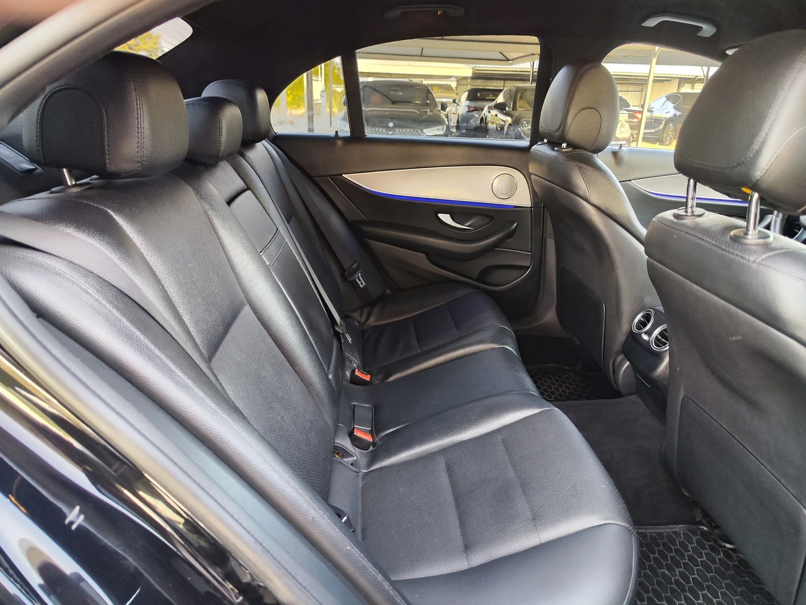 Mercedes-Benz E 220 AMG* BURMESTER* CAMERA* PODGREV* ALCANTAR* LIZING, снимка 7 - Автомобили и джипове - 55904969