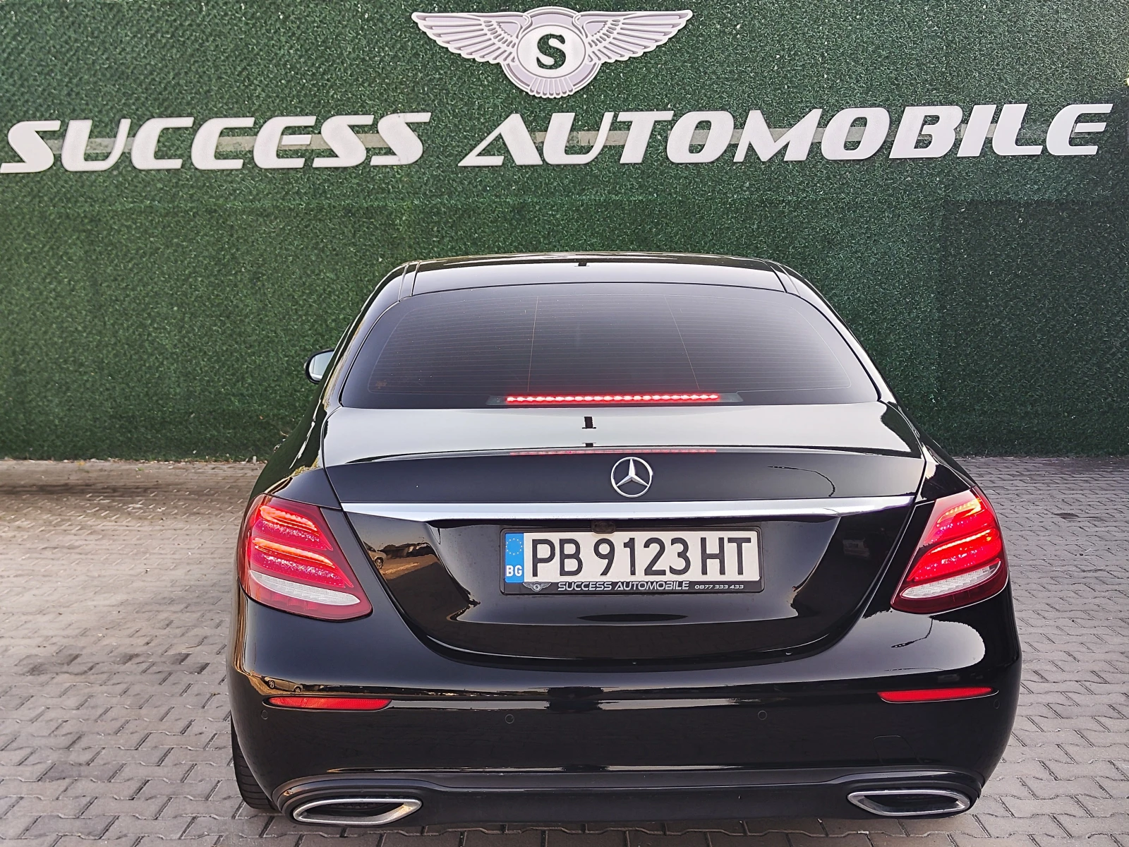 Mercedes-Benz E 220 AMG* BURMESTER* CAMERA* PODGREV* ALCANTAR* LIZING, снимка 4 - Автомобили и джипове - 55904969