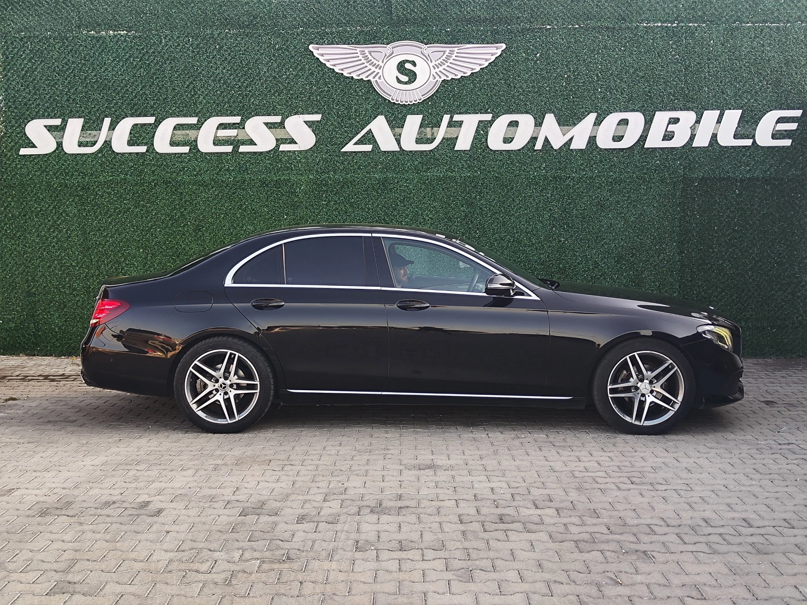 Mercedes-Benz E 220 AMG* BURMESTER* CAMERA* PODGREV* ALCANTAR* LIZING, снимка 3 - Автомобили и джипове - 55904969