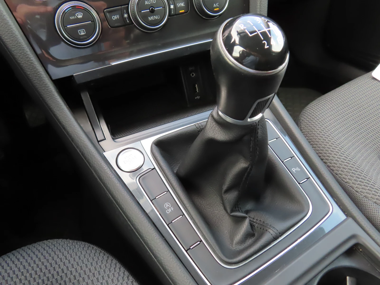 VW Golf Variant Comfortline 2.0 TDI 150hp, снимка 10 - Автомобили и джипове - 56041129