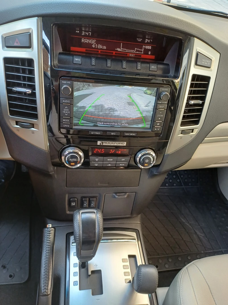 Mitsubishi Pajero 3.2 DI D, снимка 13 - Автомобили и джипове - 47115056