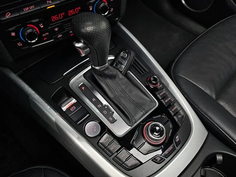 Audi Q5 3.2 FSI Quattro, снимка 9 - Автомобили и джипове - 55129969