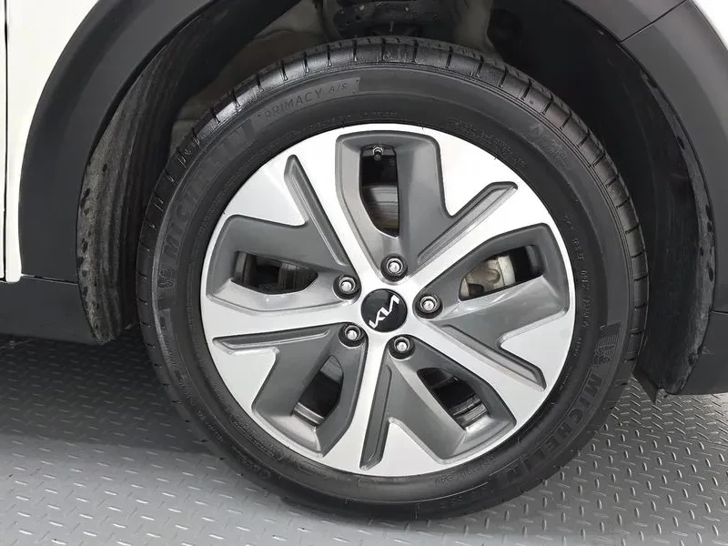 Kia Niro Plus Air, снимка 5 - Автомобили и джипове - 56286011
