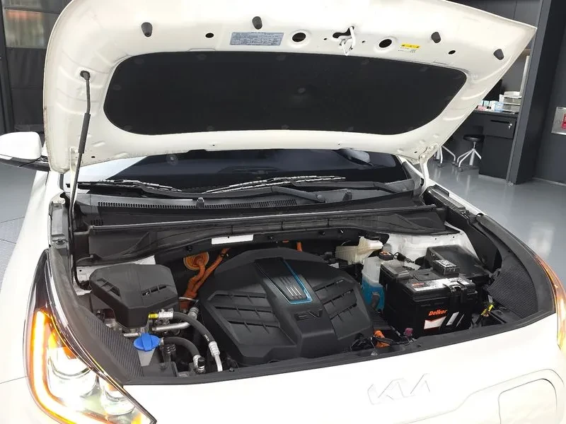 Kia Niro Plus Air, снимка 6 - Автомобили и джипове - 56286011