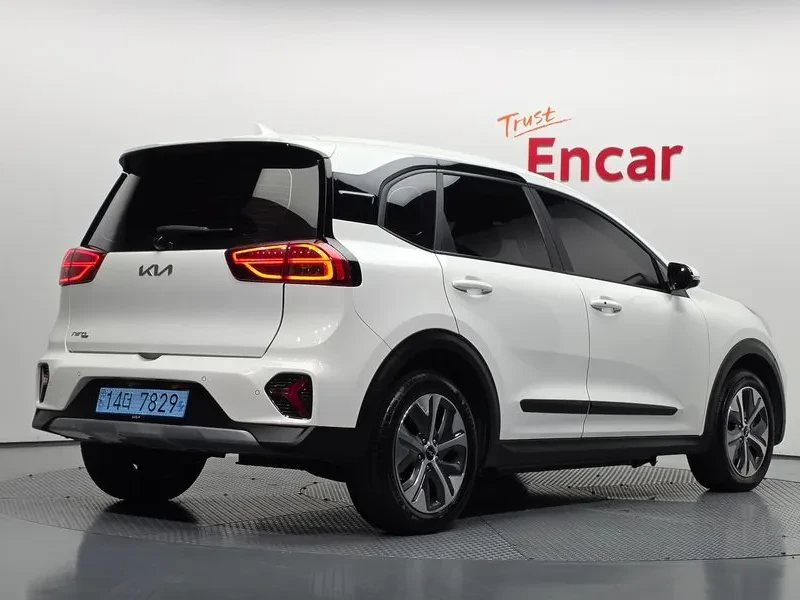 Kia Niro Plus Air, снимка 2 - Автомобили и джипове - 56286011
