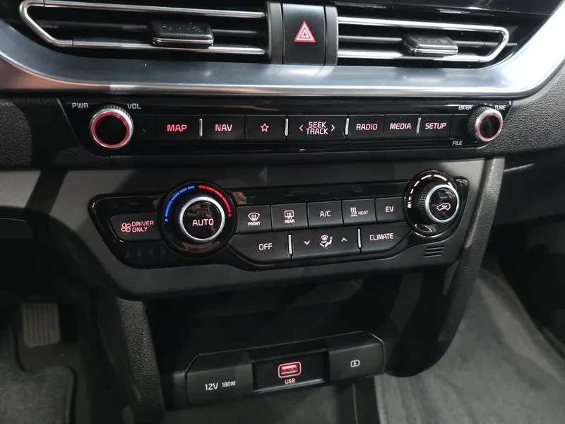 Kia Niro Plus Air, снимка 16 - Автомобили и джипове - 56286011