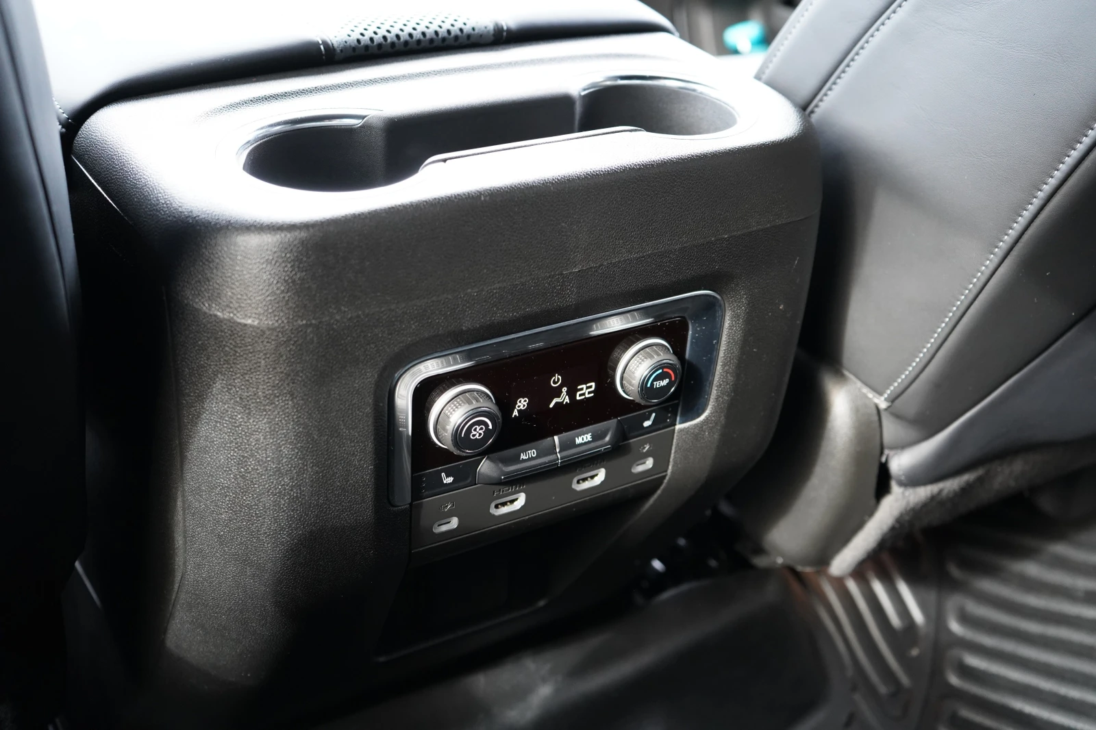 Chevrolet Tahoe * Z71* 6+ 1* WHIPPLE CHARGER* PANO* DISTR* LED* CA | Mobile.bg � ����������� 17