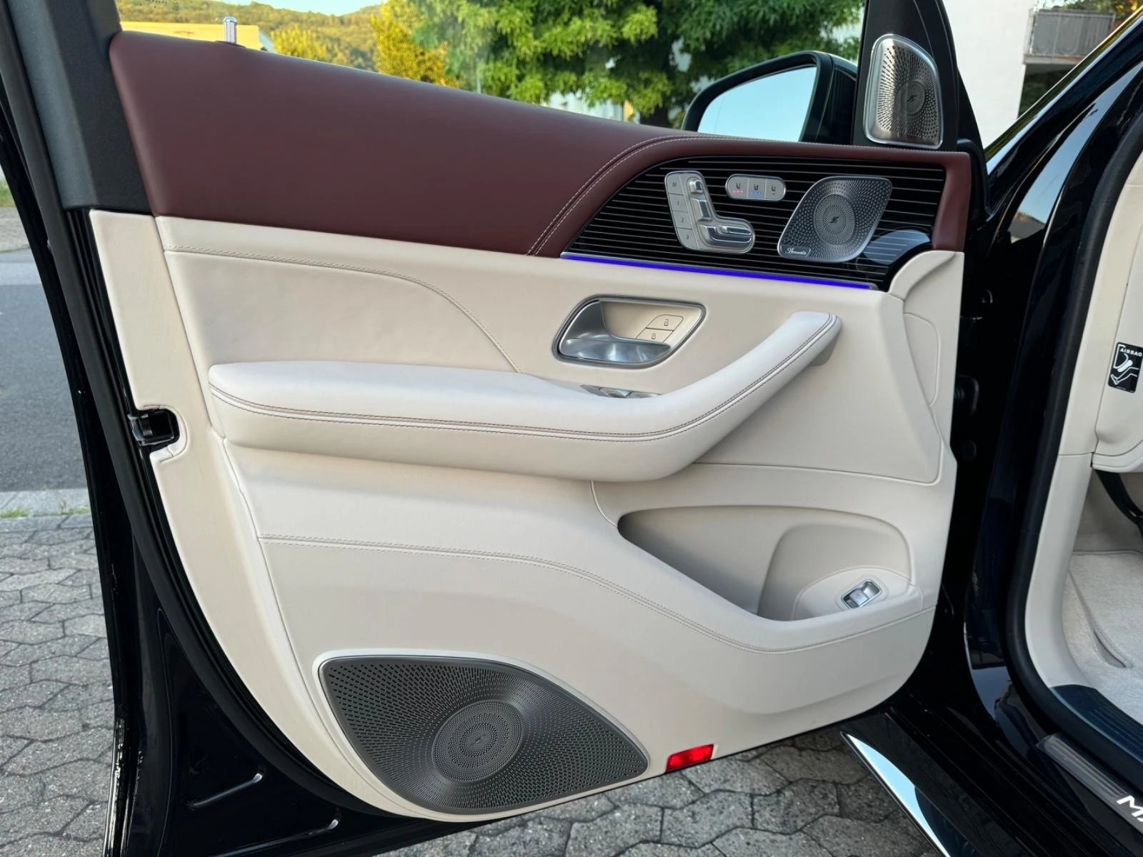 Mercedes-Benz GLS 600 MAYBACH/E-ACTIVE BODY/DESIGNO/EXCLUSIV/BURM 4D/23/ - изображение 7