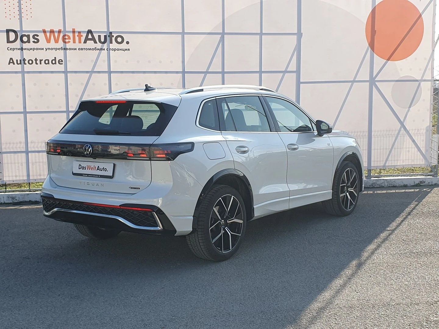 VW Tiguan R-Line Plus 2.0 TSI 4MOTION DSG - изображение 3