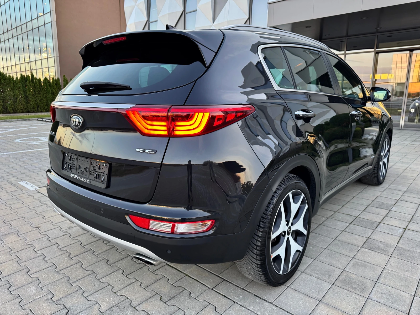 Kia Sportage GT-LINE-4X4-ПАНОРАМА-КАМЕРА-ПАМЕТ-JBL-LANE-ASIST- - изображение 5