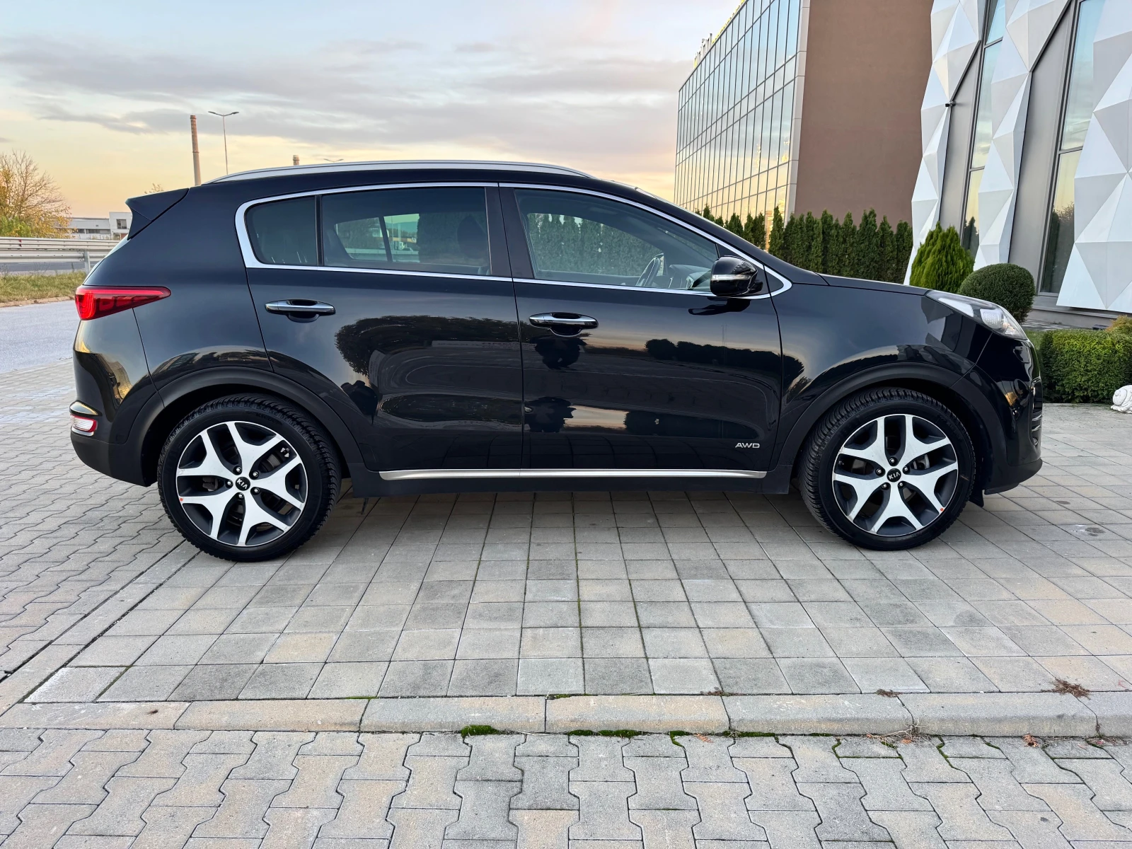 Kia Sportage GT-LINE-4X4-ПАНОРАМА-КАМЕРА-ПАМЕТ-JBL-LANE-ASIST- - изображение 4