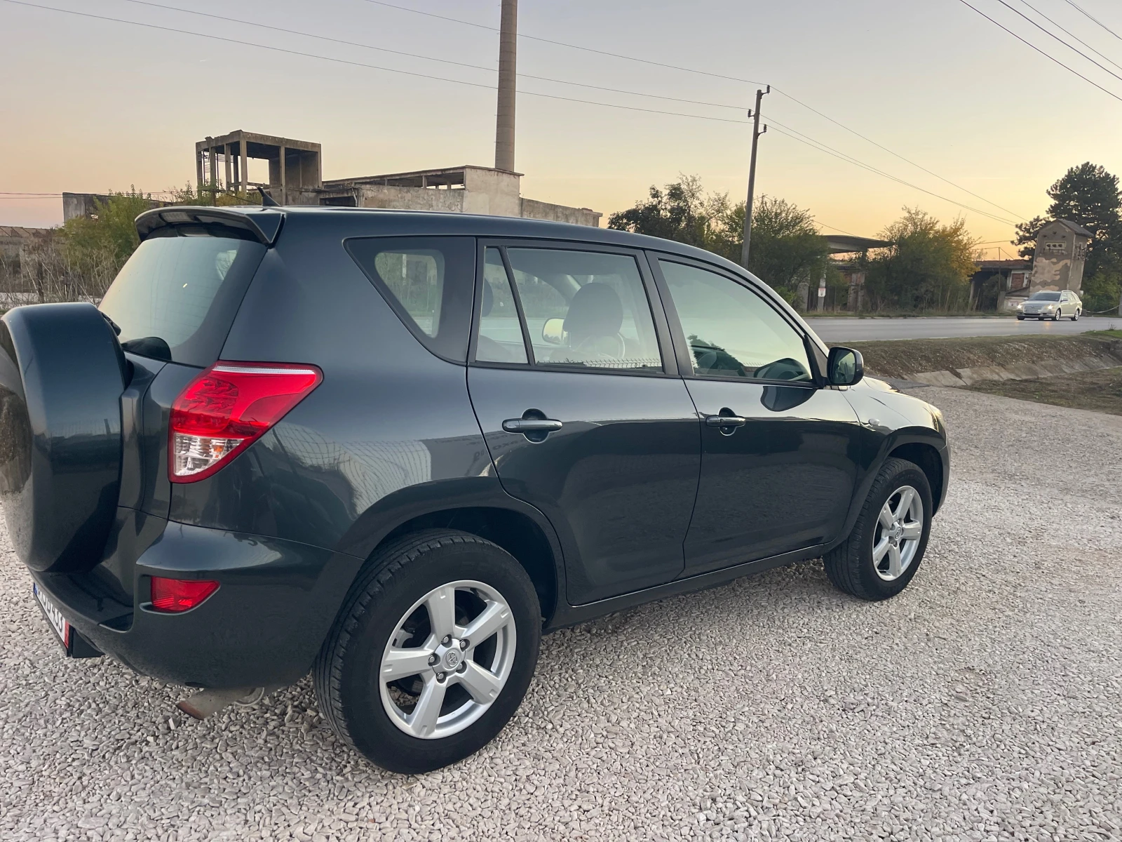 Toyota Rav4 2.2D4D - изображение 4