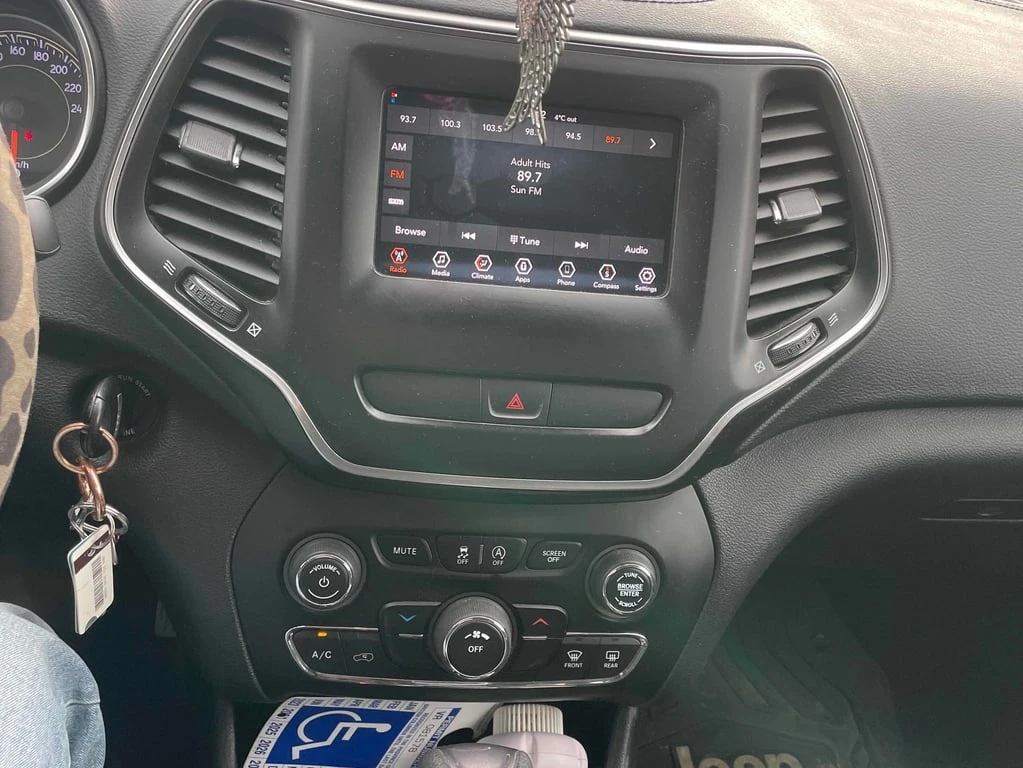 Jeep Cherokee * North * CARFAX *    | Mobile.bg   9