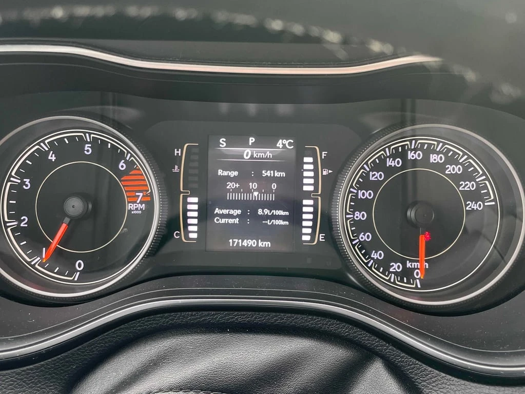 Jeep Cherokee * North * CARFAX *    | Mobile.bg   8