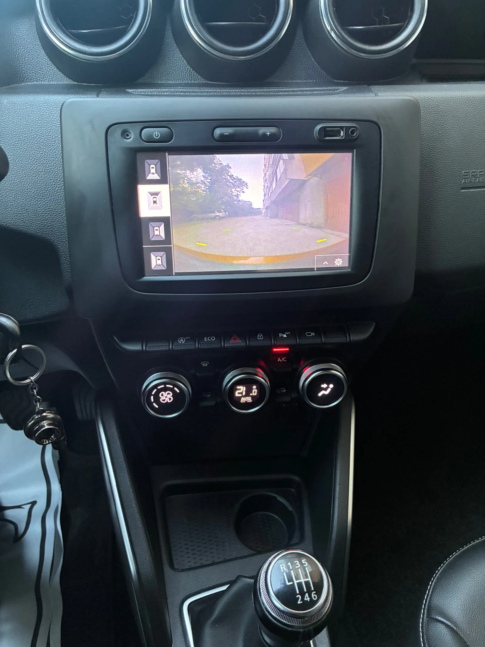 Dacia Duster 1.5 dci, снимка 9 - Автомобили и джипове - 55162004