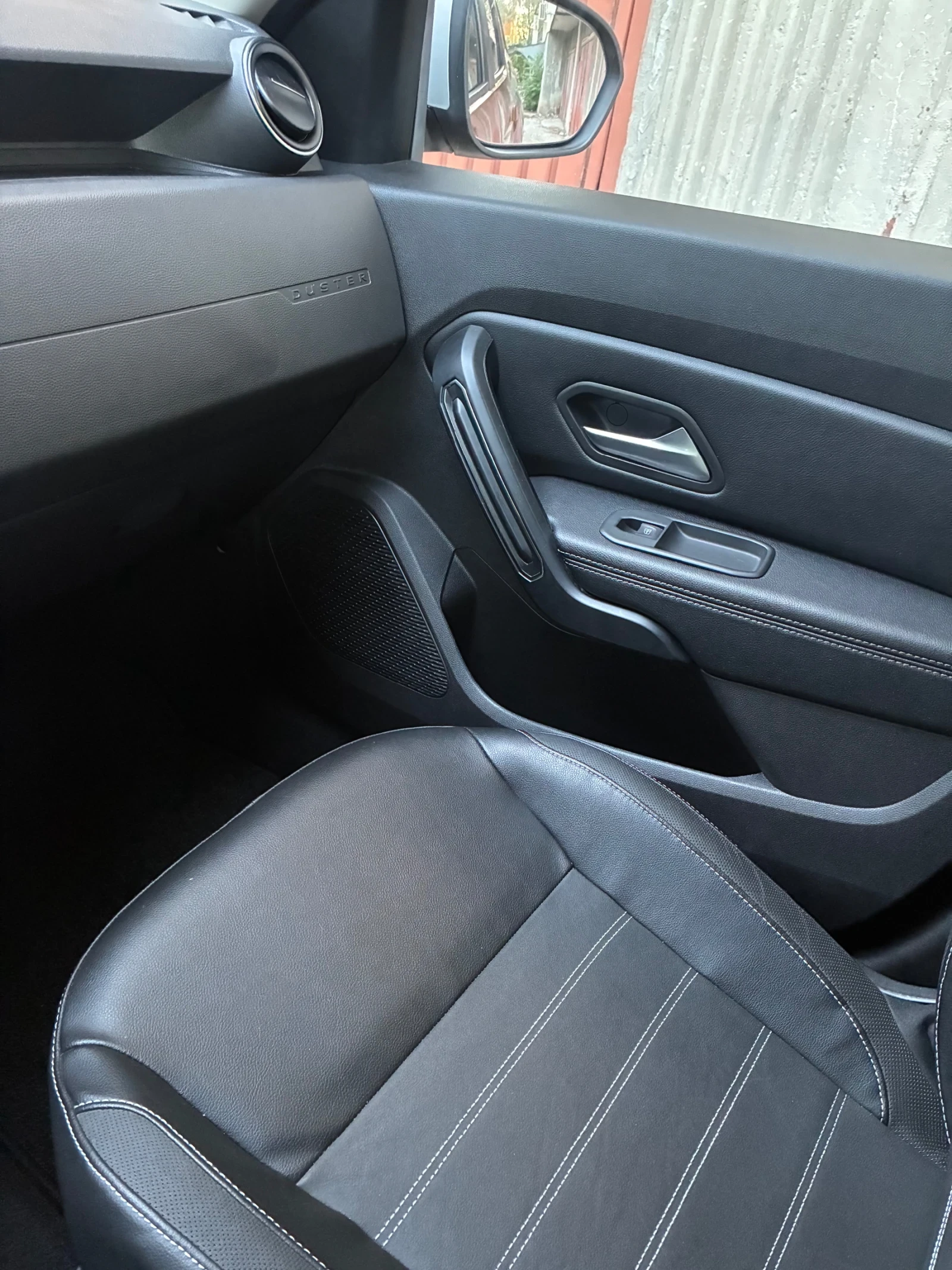 Dacia Duster 1.5 dci, снимка 10 - Автомобили и джипове - 55162004