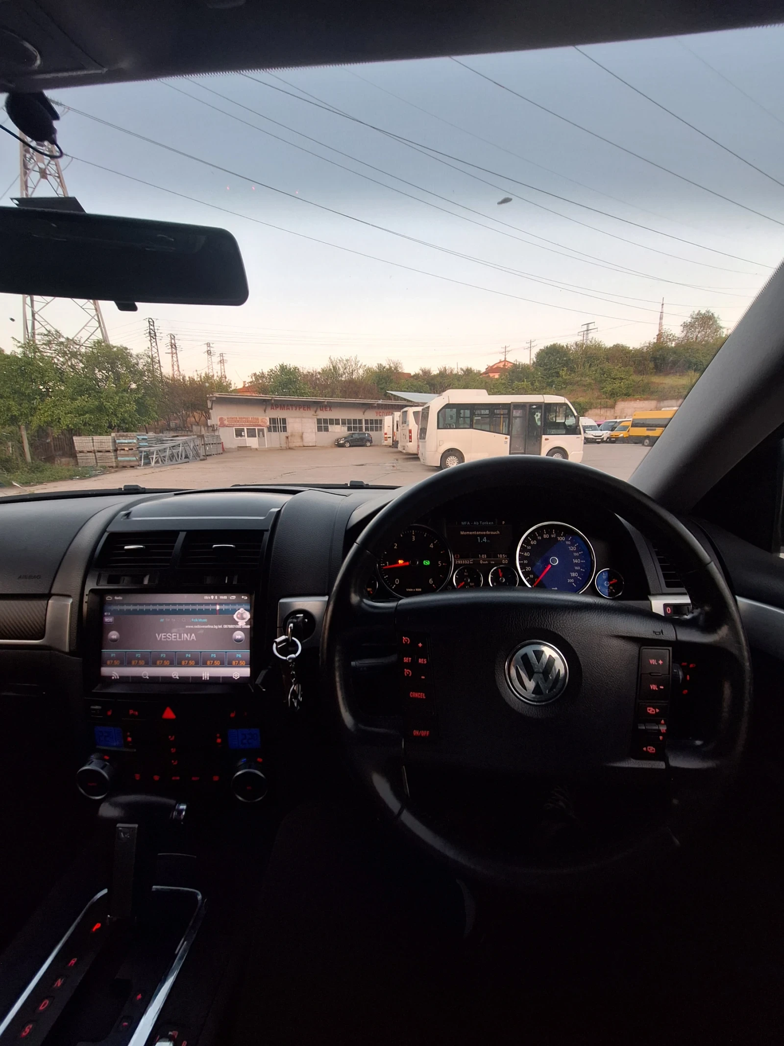 VW Touareg, снимка 8 - Автомобили и джипове - 54392792