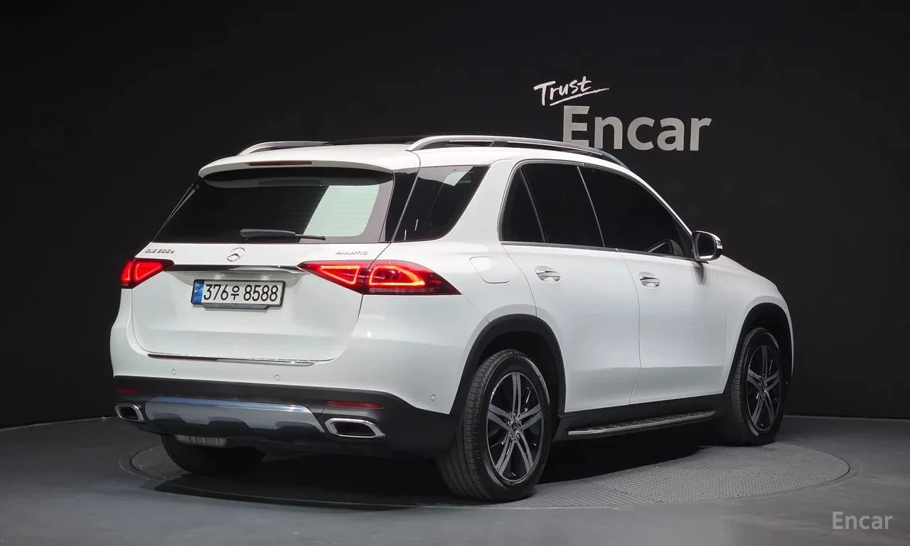 Mercedes-Benz GLE 300 4MATIC/ОБДУХВАНЕ/ПАНОРАМА, снимка 4 - Автомобили и джипове - 55529747