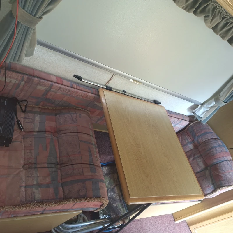 Каравана Swift Spektrum 419 - 6.3 м., снимка 9 - Каравани и кемпери - 51427816