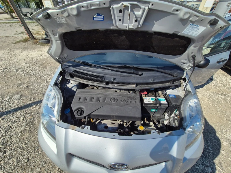 Toyota Yaris 1.3VVT-I, снимка 13 - Автомобили и джипове - 46930700