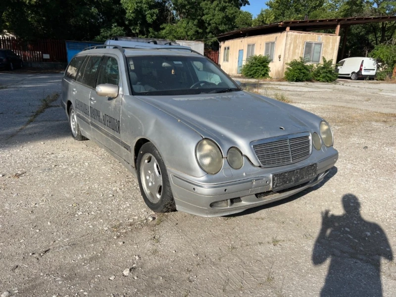 Mercedes-Benz E 270 CDI, снимка 1 - Автомобили и джипове - 48999488