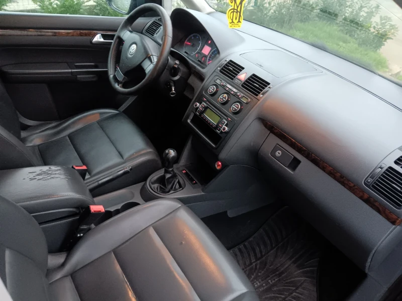 VW Touran, снимка 10 - Автомобили и джипове - 53014948