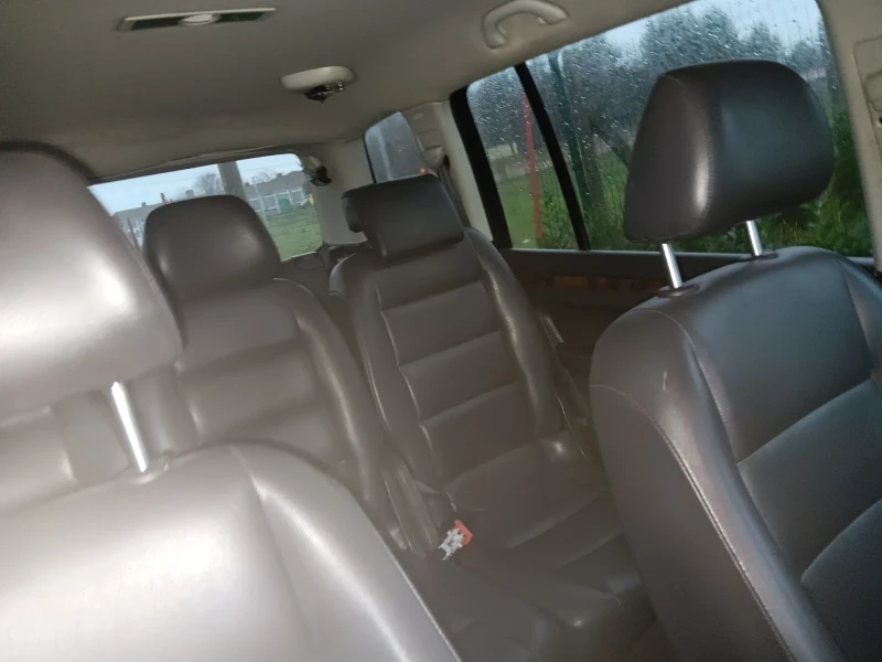 VW Touran, снимка 11 - Автомобили и джипове - 53014948