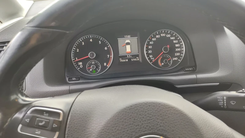 VW Touran 1.4tsi фабричен метан, снимка 9 - Автомобили и джипове - 53222780