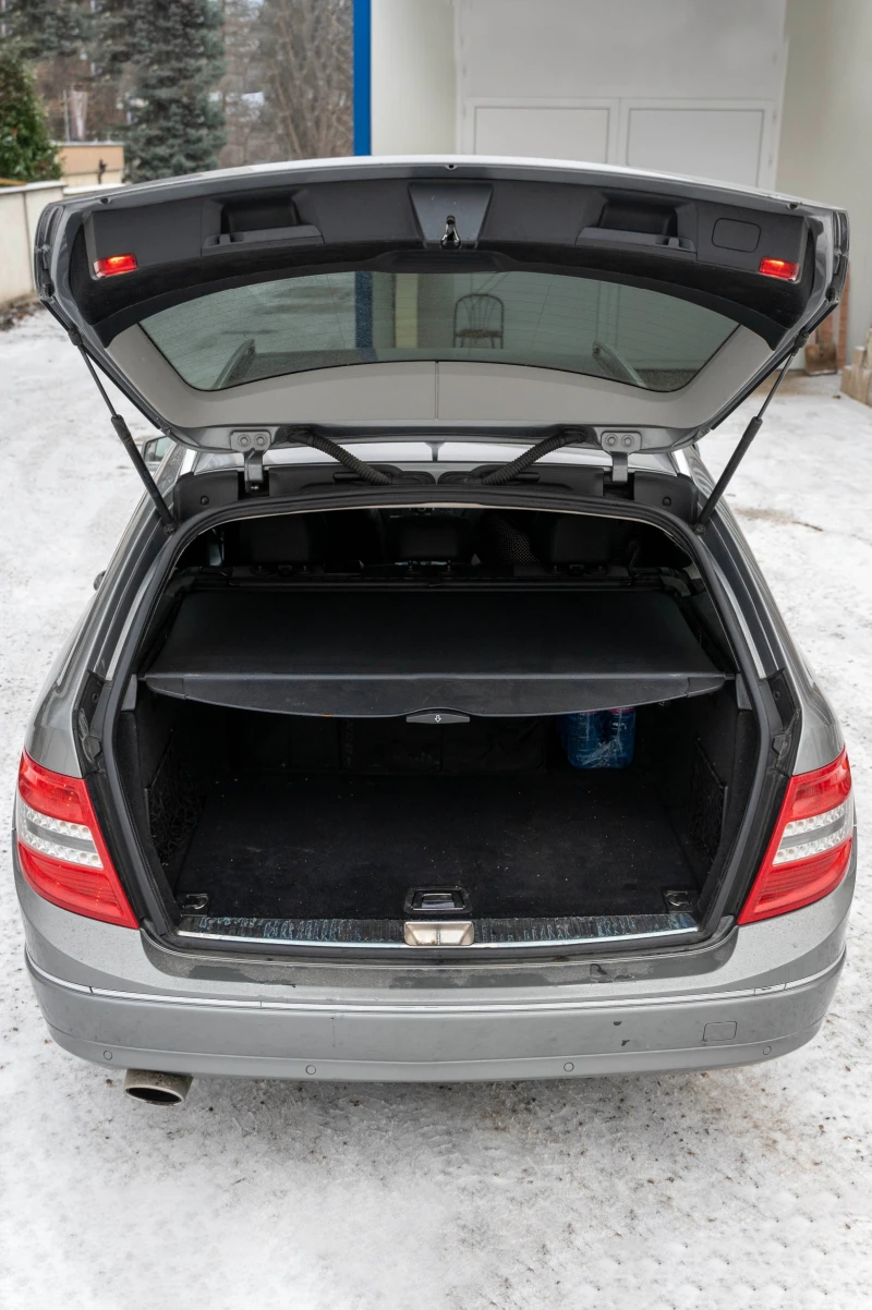 Mercedes-Benz C 220 Avangarde, снимка 8 - Автомобили и джипове - 53241188