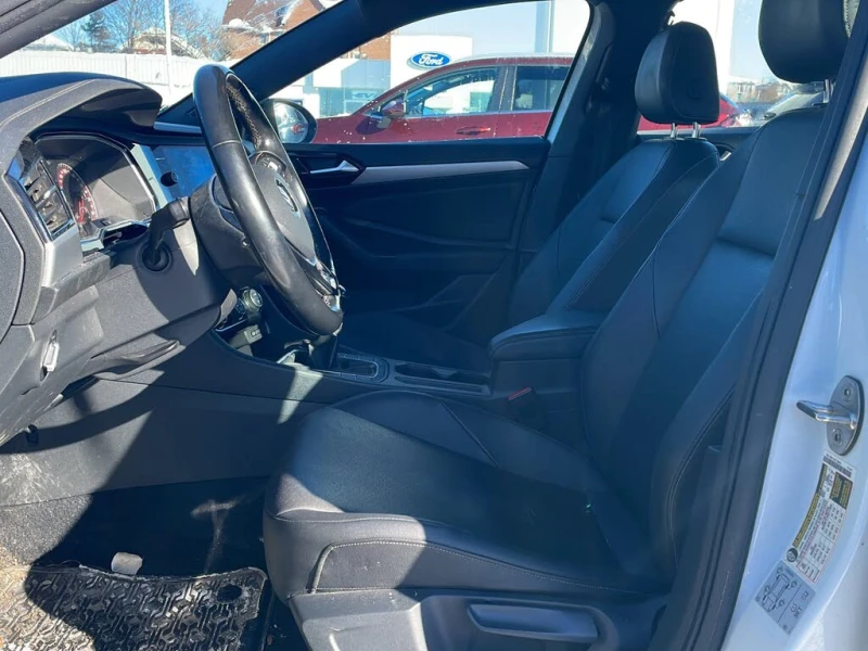 VW Jetta Highline FWD* АвтоКредит* (Цена до БГ) , снимка 11 - Автомобили и джипове - 53403416