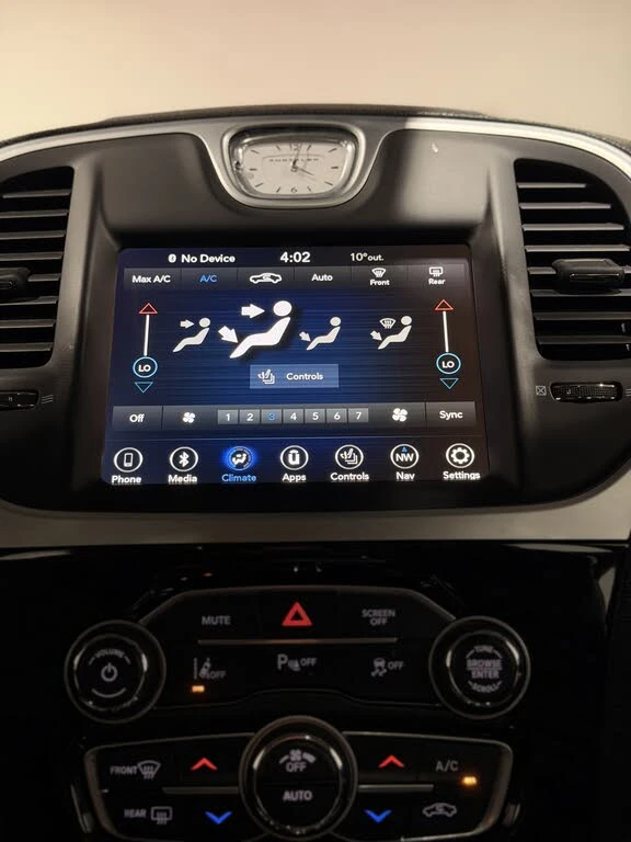 Chrysler 300c Touring L* AWD* АвтоКредит* (ЦЕНА ДО БГ), снимка 13 - Автомобили и джипове - 53281002