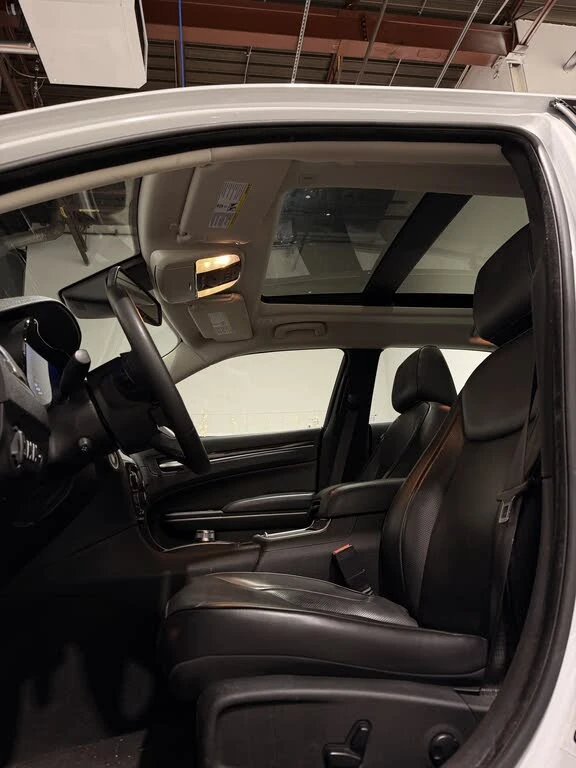 Chrysler 300c Touring L* AWD* АвтоКредит* (ЦЕНА ДО БГ), снимка 11 - Автомобили и джипове - 53281002