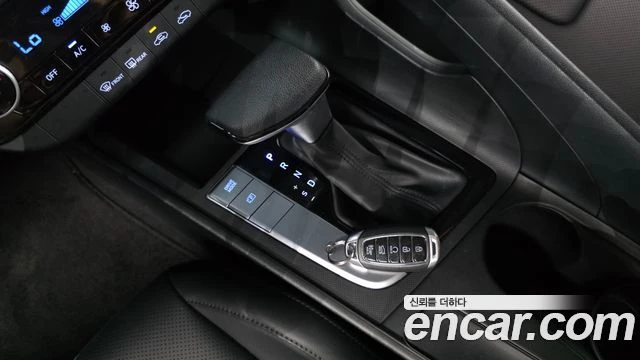 Hyundai Elantra, снимка 9 - Автомобили и джипове - 56077553