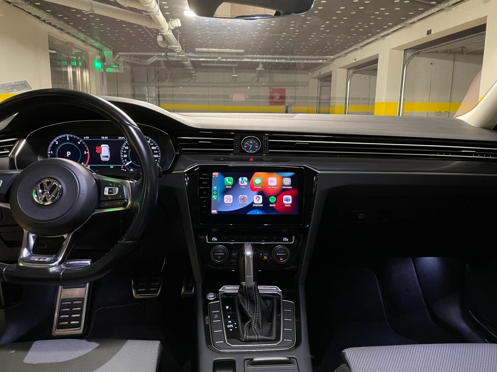 VW Passat R-LINE / PANO / DIGITAL  | Mobile.bg   11