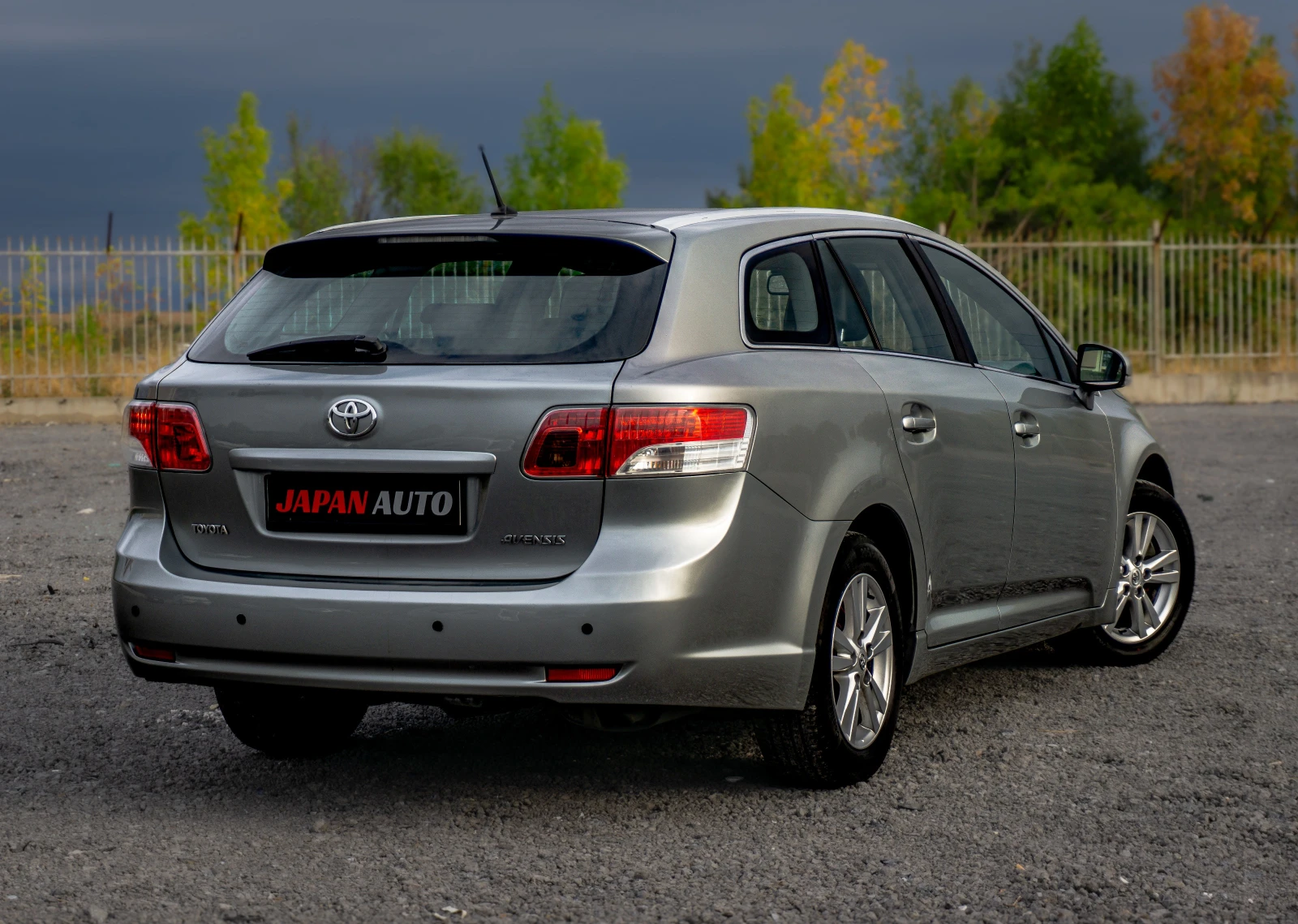 Toyota Avensis 1.8 VVT-i Automatic | С ГАРАНЦИЯ  - изображение 4