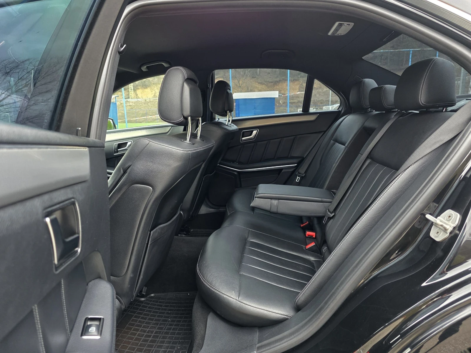 Mercedes-Benz E 350 AMG/// НА ПРУЖИНИ, снимка 13 - Автомобили и джипове - 53907052