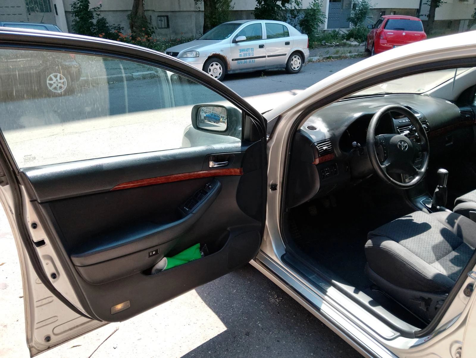 Toyota Avensis T25, снимка 5 - Автомобили и джипове - 54358152