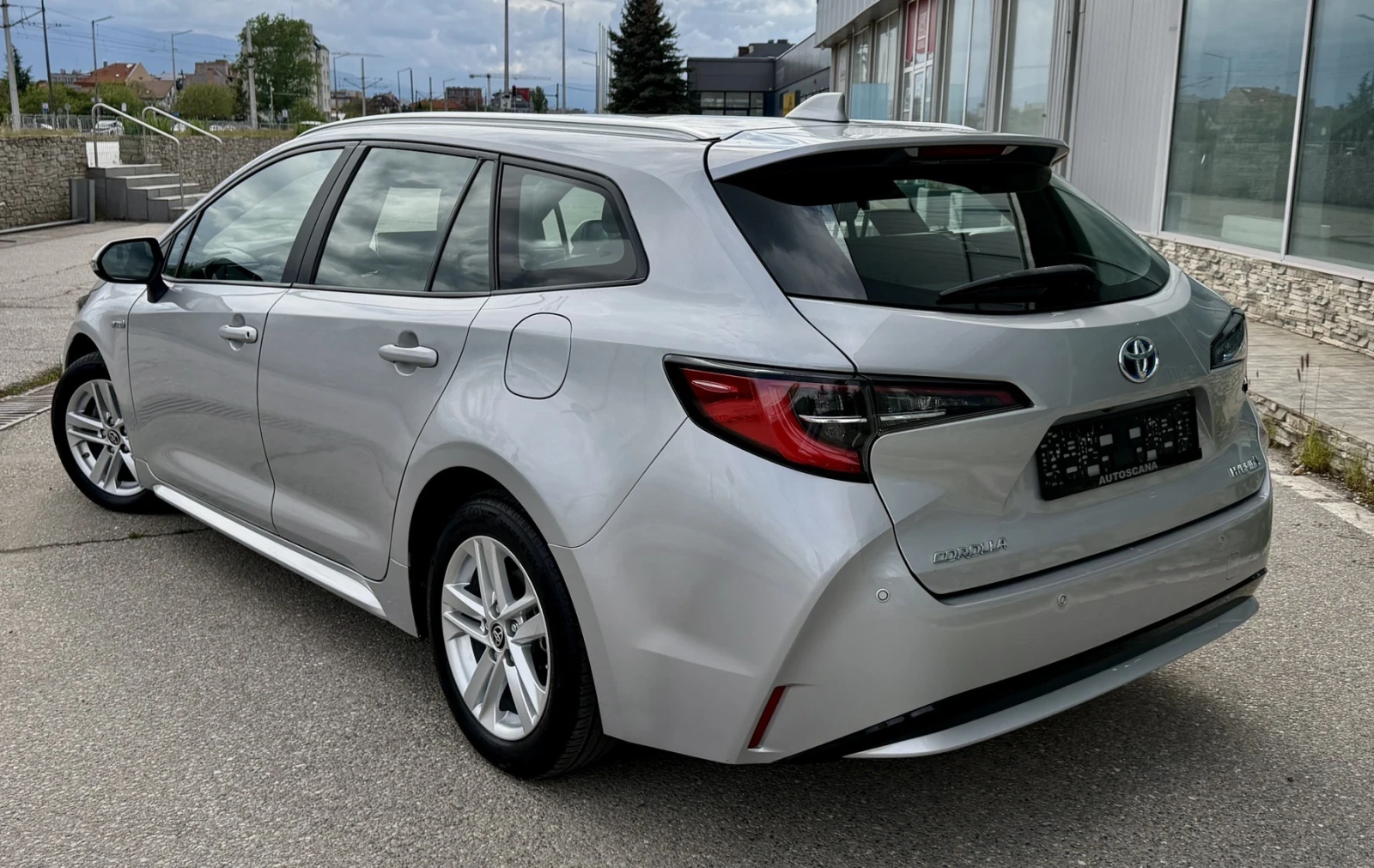 Toyota Corolla Гаранционна, снимка 3 - Автомобили и джипове - 54507546
