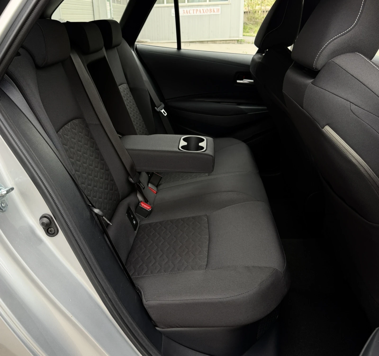 Toyota Corolla Гаранционна, снимка 10 - Автомобили и джипове - 54507546