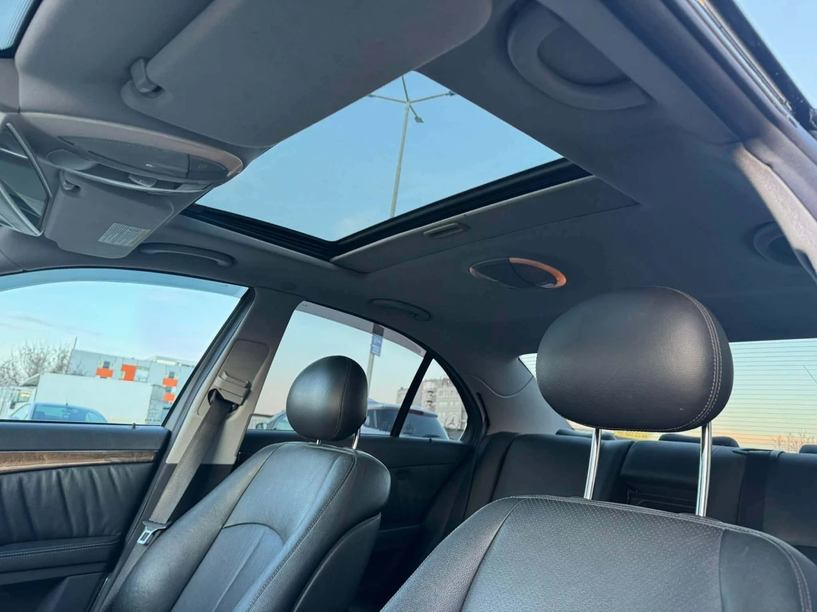 Mercedes-Benz E 350, снимка 13 - Автомобили и джипове - 54804239
