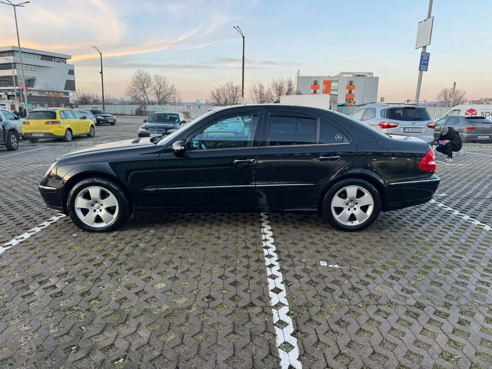Mercedes-Benz E 350, снимка 12 - Автомобили и джипове - 54804239