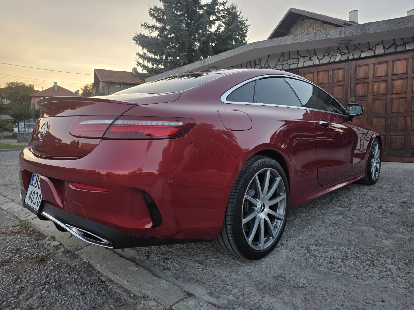 Mercedes-Benz E 400 4Matic AMG, снимка 4 - Автомобили и джипове - 55743427