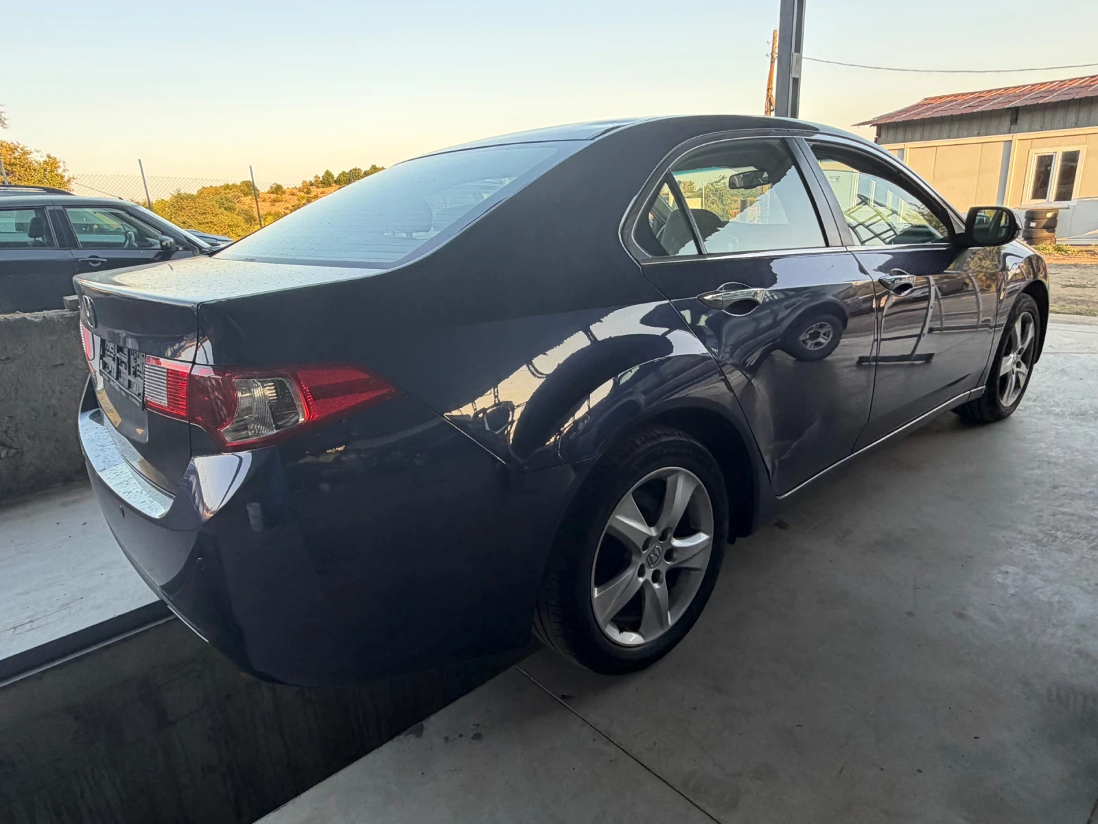 Honda Accord 2.4 i-VTEC Executive Автоматик, снимка 4 - Автомобили и джипове - 56001894