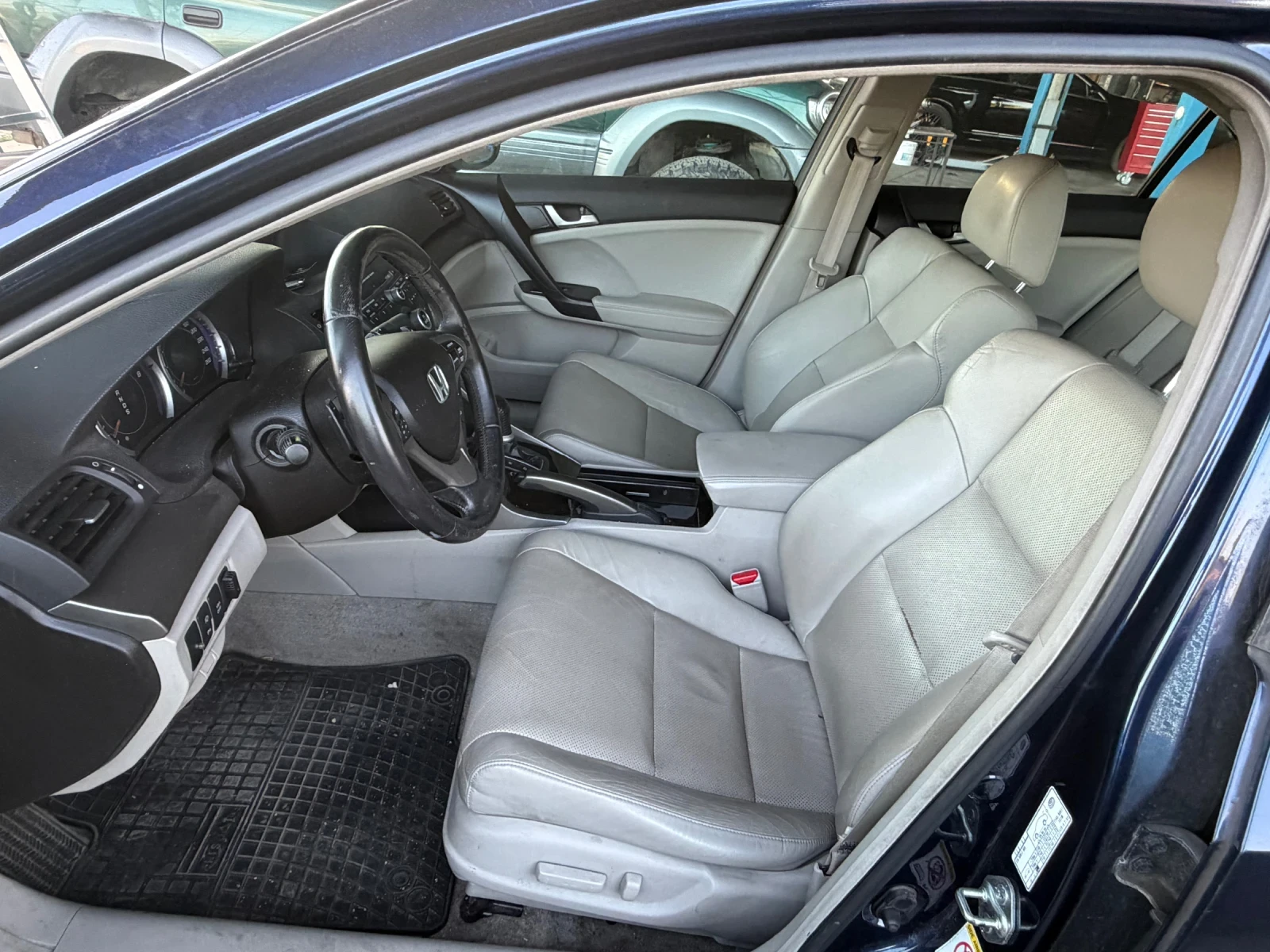 Honda Accord 2.4 i-VTEC Executive Автоматик, снимка 7 - Автомобили и джипове - 56001894