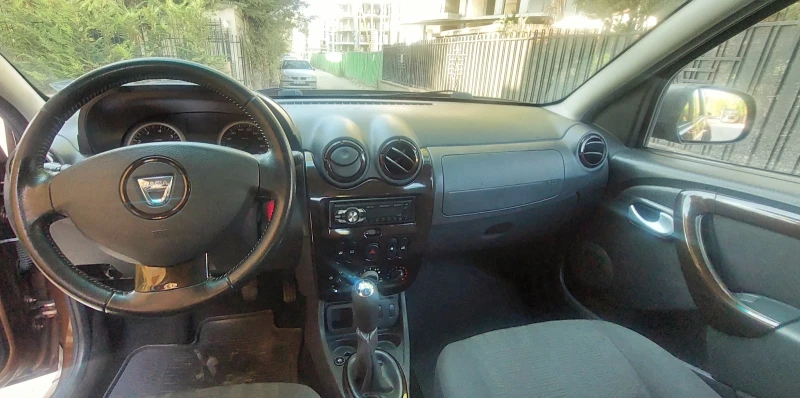 Dacia Duster 1.6 ГАЗ, снимка 9 - Автомобили и джипове - 47319232